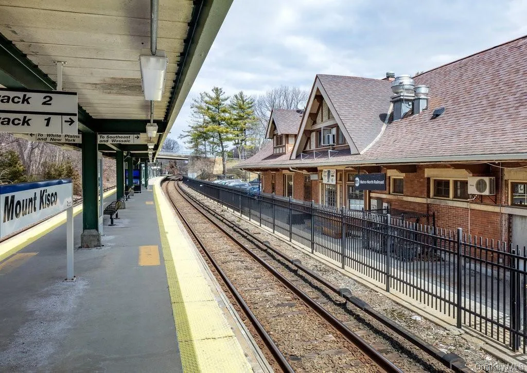 77 Carpenter Avenue, Mount Kisco, NY, 1 Bedroom Bedrooms, 5 Rooms Rooms,1 BathroomBathrooms,Residential,For Rent,Carpenter,0,1026490 77 Carpenter Avenue, Mount Kisco, NY, 1 Bedroom Bedrooms, 5 Rooms Rooms,1 BathroomBathrooms,Residential,For Rent,Carpenter,0,1026490