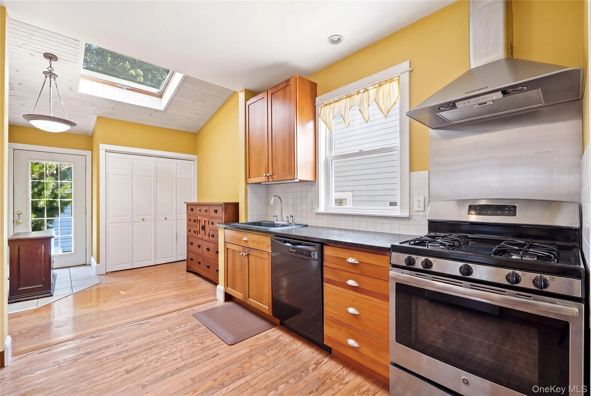 100 Elm Street, Islip, NY, 4 Bedrooms Bedrooms, 8 Rooms Rooms,2 BathroomsBathrooms,Residential,For Rent,Elm,0,1026497 100 Elm Street, Islip, NY, 4 Bedrooms Bedrooms, 8 Rooms Rooms,2 BathroomsBathrooms,Residential,For Rent,Elm,0,1026497