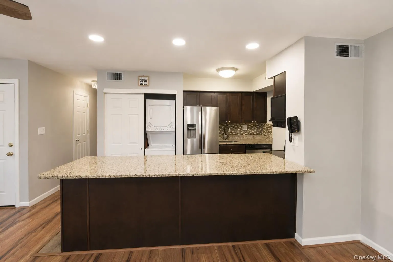 1 Anchorage Way, Hempstead, NY, 1 Bedroom Bedrooms, 4 Rooms Rooms,1 BathroomBathrooms,Residential,For Rent,Anchorage,0,1026498 1 Anchorage Way, Hempstead, NY, 1 Bedroom Bedrooms, 4 Rooms Rooms,1 BathroomBathrooms,Residential,For Rent,Anchorage,0,1026498