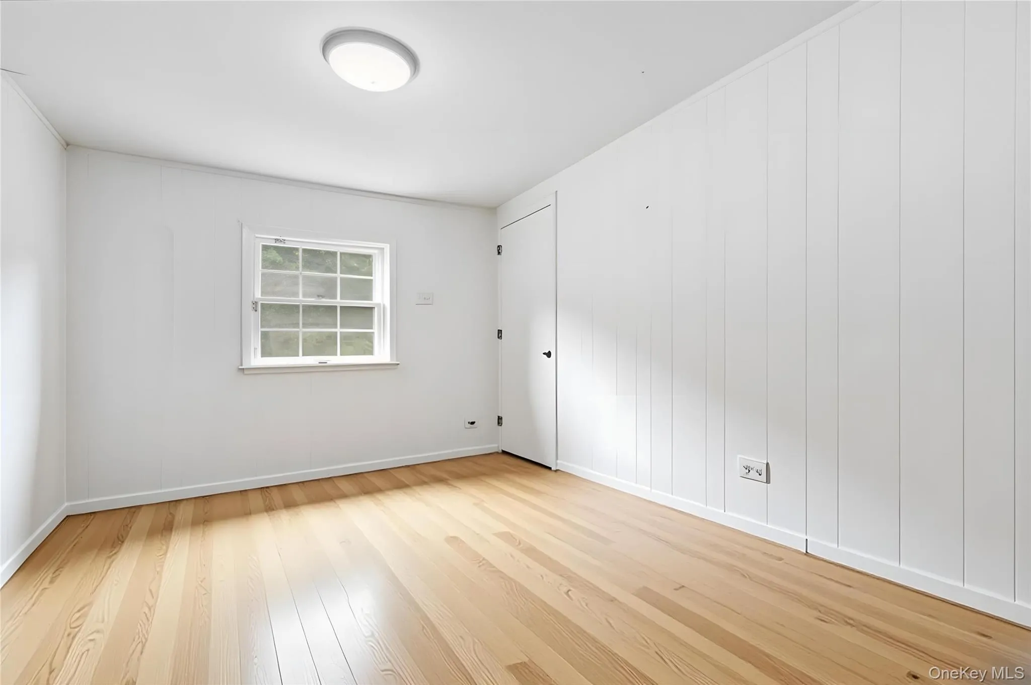 Entry level bedroom Entry level bedroom