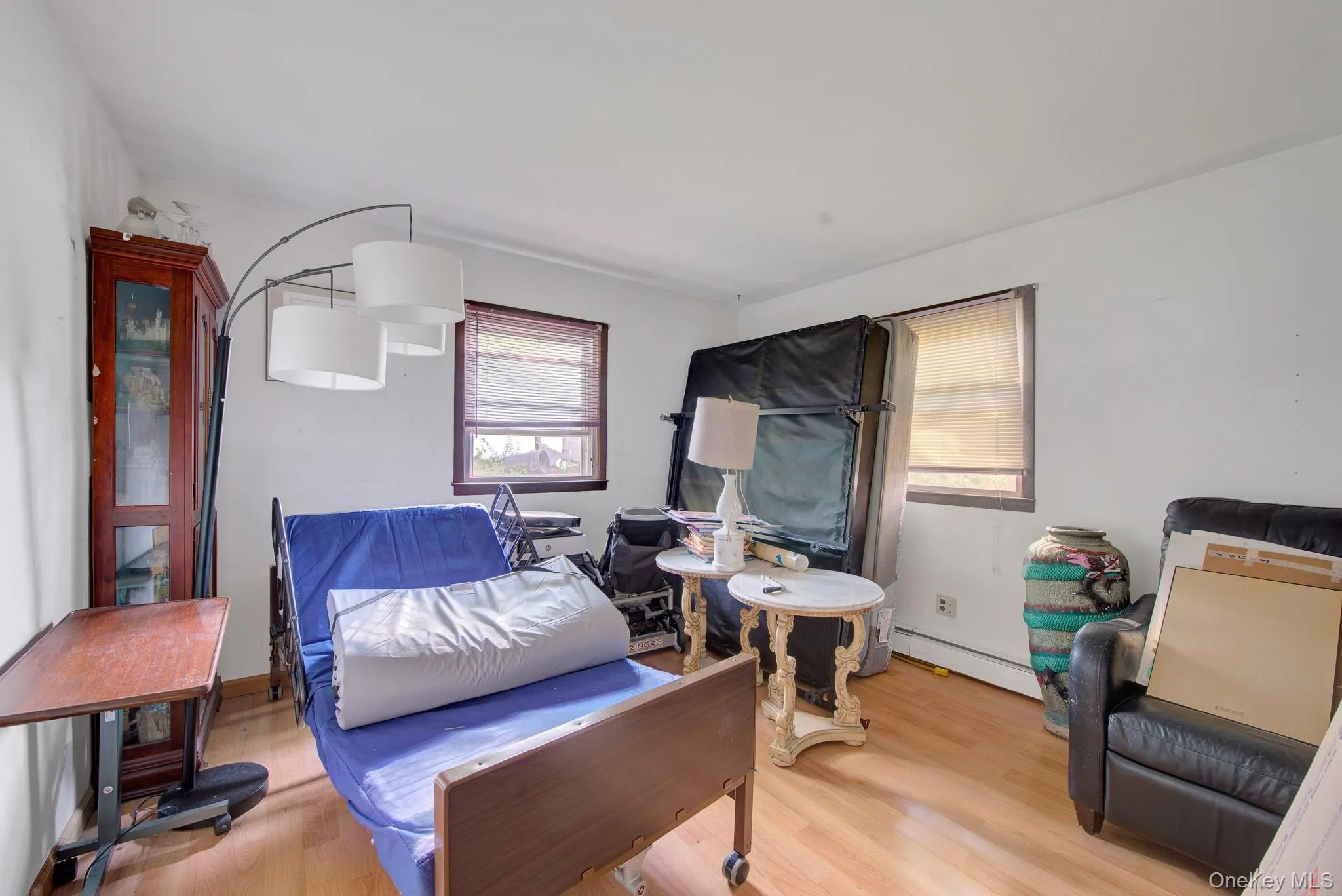 hardwood floors and great sunlight with 2 windows hardwood floors and great sunlight with 2 windows