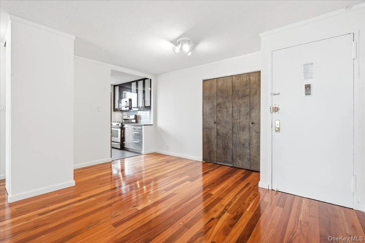 118-17 Union Turnpike, New York, NY, 1 Bedroom Bedrooms, 4 Rooms Rooms,1 BathroomBathrooms,Residential,For Rent,Union,0,1026510 118-17 Union Turnpike, New York, NY, 1 Bedroom Bedrooms, 4 Rooms Rooms,1 BathroomBathrooms,Residential,For Rent,Union,0,1026510