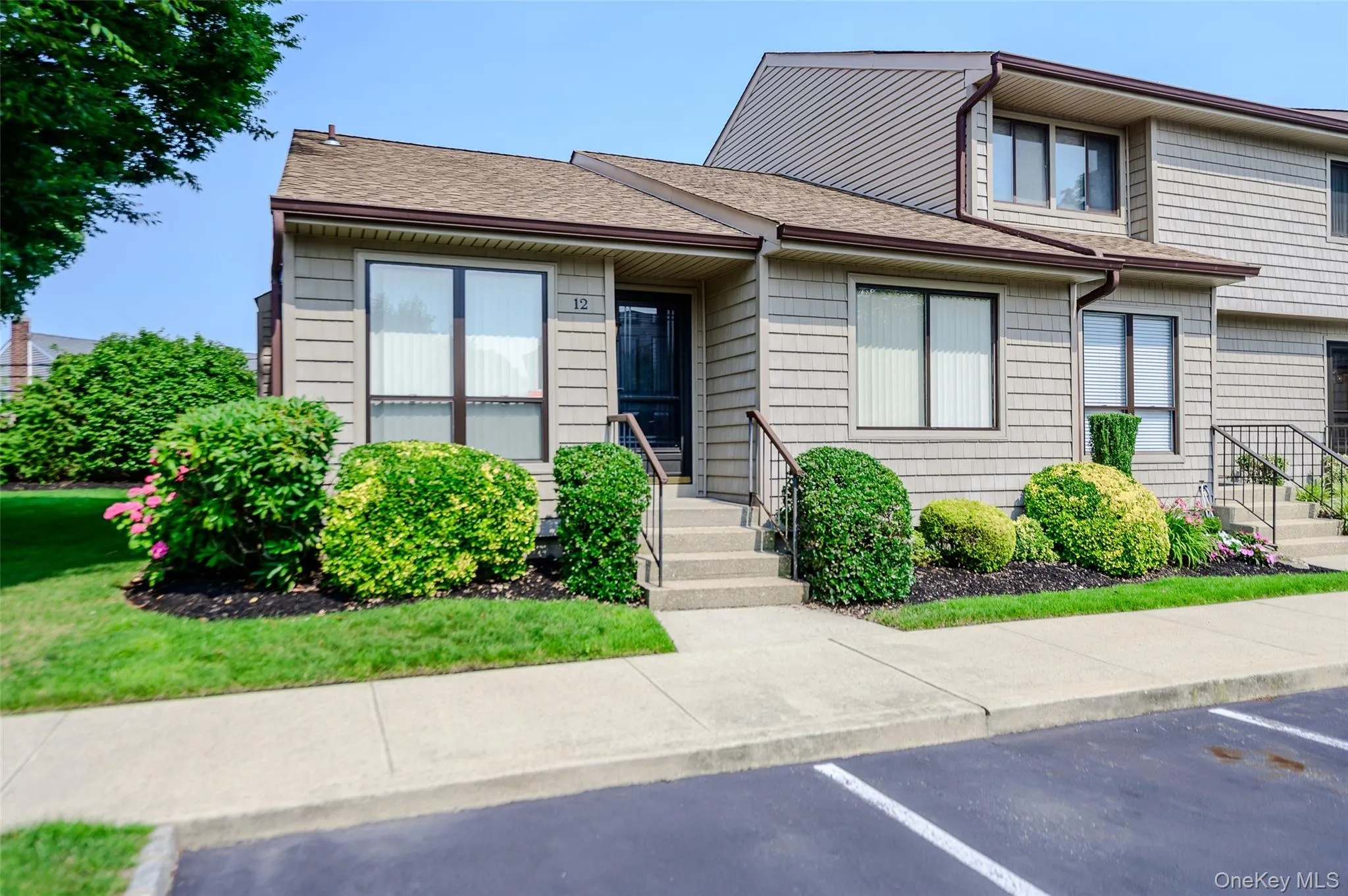Professionally landscaped corner unit Professionally landscaped corner unit