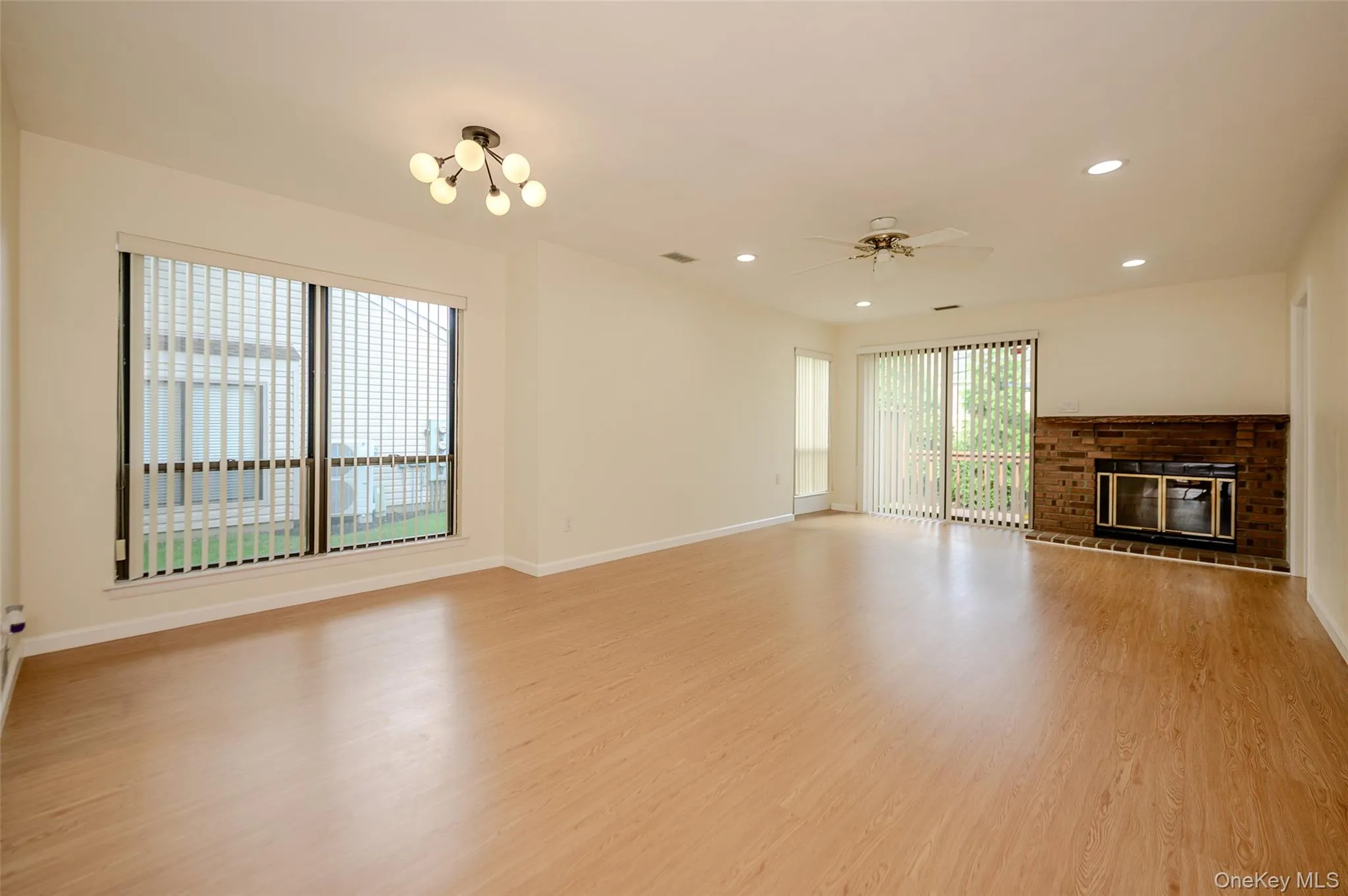 Open Sun-drenched Living/Dining area Open Sun-drenched Living/Dining area