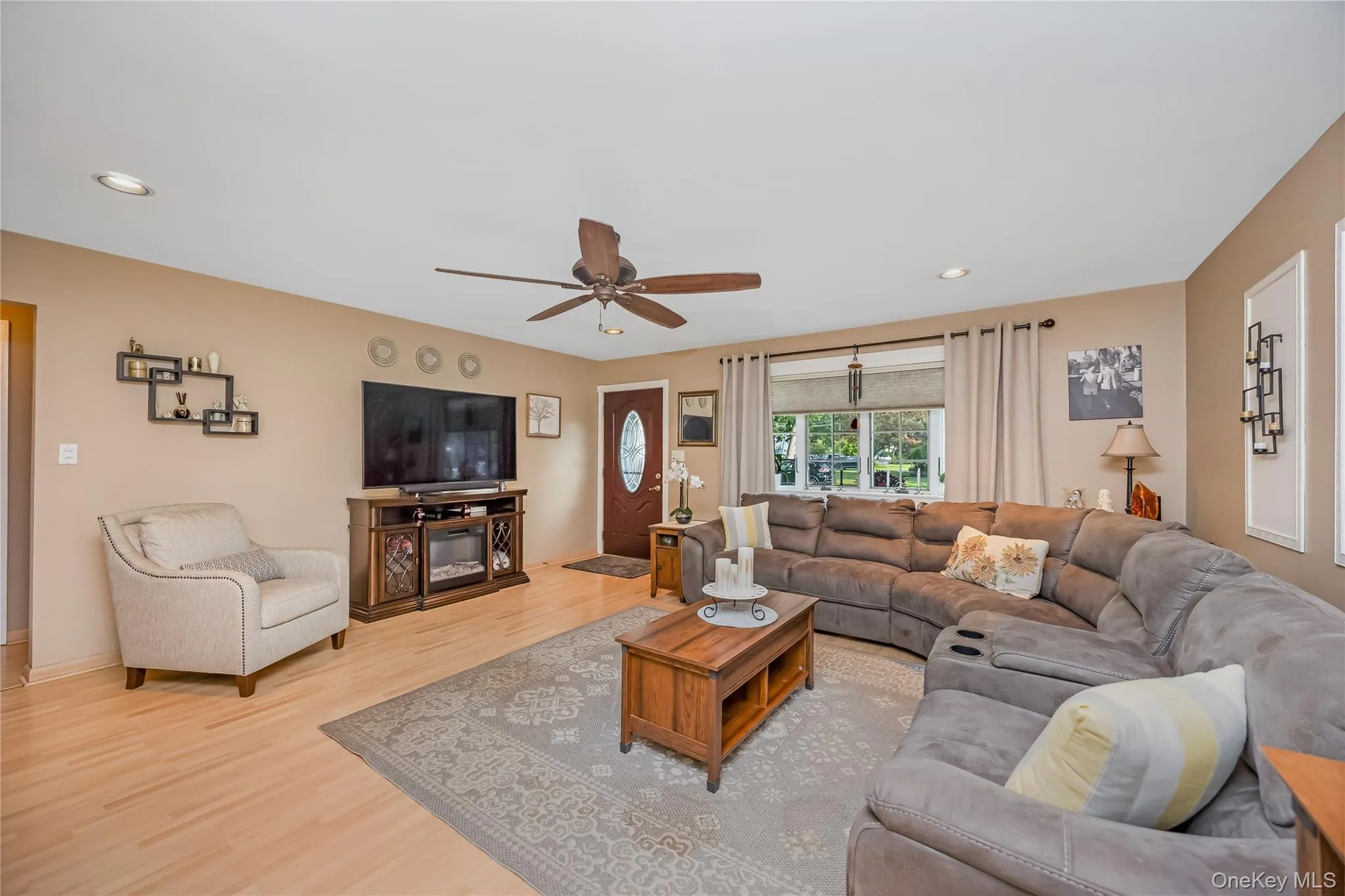 281 Thrift Street, Islip, NY, 3 Bedrooms Bedrooms, 7 Rooms Rooms,2 BathroomsBathrooms,Residential,For Rent,Thrift,0,1026543 281 Thrift Street, Islip, NY, 3 Bedrooms Bedrooms, 7 Rooms Rooms,2 BathroomsBathrooms,Residential,For Rent,Thrift,0,1026543
