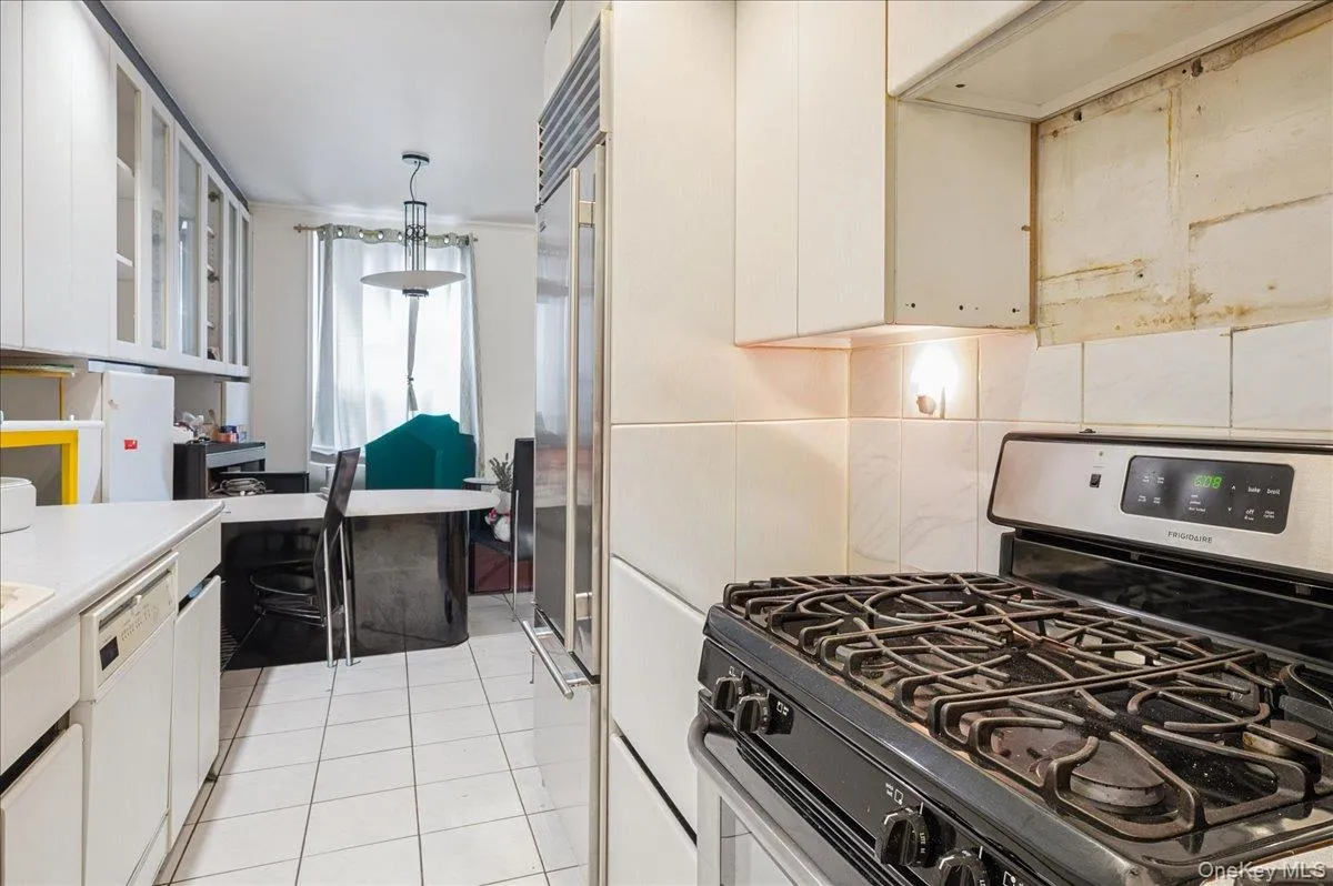 1130 Stadium Avenue, New York, NY, 2 Bedrooms Bedrooms, 6 Rooms Rooms,1 BathroomBathrooms,Residential,For Rent,Stadium,0,1026548 1130 Stadium Avenue, New York, NY, 2 Bedrooms Bedrooms, 6 Rooms Rooms,1 BathroomBathrooms,Residential,For Rent,Stadium,0,1026548