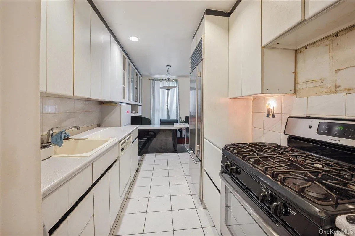 1130 Stadium Avenue, New York, NY, 2 Bedrooms Bedrooms, 6 Rooms Rooms,1 BathroomBathrooms,Residential,For Rent,Stadium,0,1026548 1130 Stadium Avenue, New York, NY, 2 Bedrooms Bedrooms, 6 Rooms Rooms,1 BathroomBathrooms,Residential,For Rent,Stadium,0,1026548
