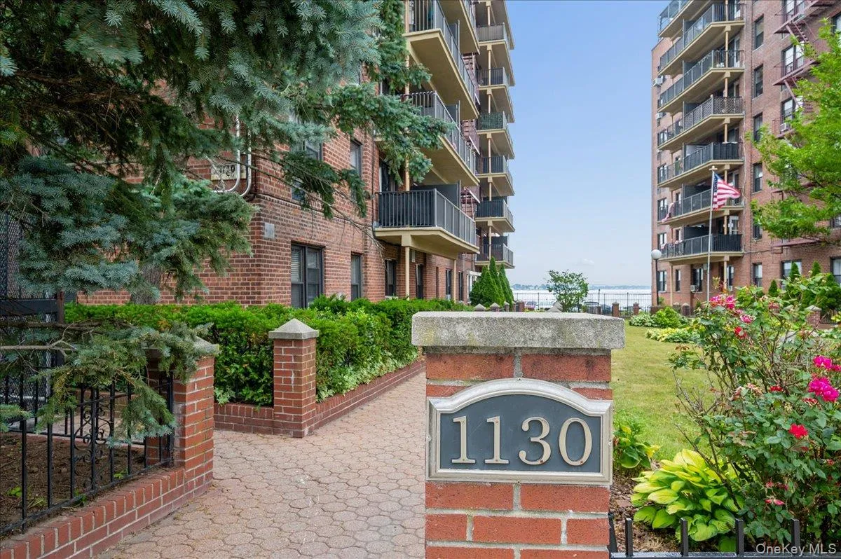 1130 Stadium Avenue, New York, NY, 2 Bedrooms Bedrooms, 6 Rooms Rooms,1 BathroomBathrooms,Residential,For Rent,Stadium,0,1026548 1130 Stadium Avenue, New York, NY, 2 Bedrooms Bedrooms, 6 Rooms Rooms,1 BathroomBathrooms,Residential,For Rent,Stadium,0,1026548