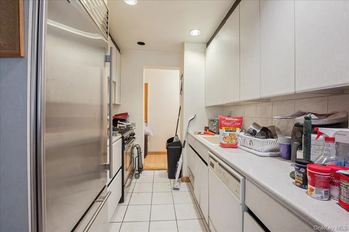 1130 Stadium Avenue, New York, NY, 2 Bedrooms Bedrooms, 6 Rooms Rooms,1 BathroomBathrooms,Residential,For Rent,Stadium,0,1026548 1130 Stadium Avenue, New York, NY, 2 Bedrooms Bedrooms, 6 Rooms Rooms,1 BathroomBathrooms,Residential,For Rent,Stadium,0,1026548