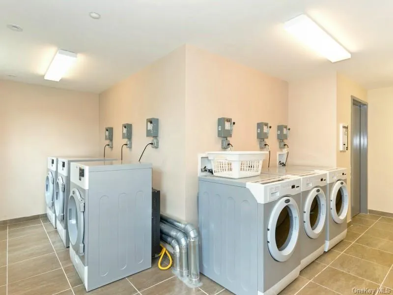 200 Carney Street, Glen Cove, NY, 2 Bedrooms Bedrooms, 3 Rooms Rooms,1 BathroomBathrooms,Residential Lease,For Rent,Carney,0,1026550 200 Carney Street, Glen Cove, NY, 2 Bedrooms Bedrooms, 3 Rooms Rooms,1 BathroomBathrooms,Residential Lease,For Rent,Carney,0,1026550