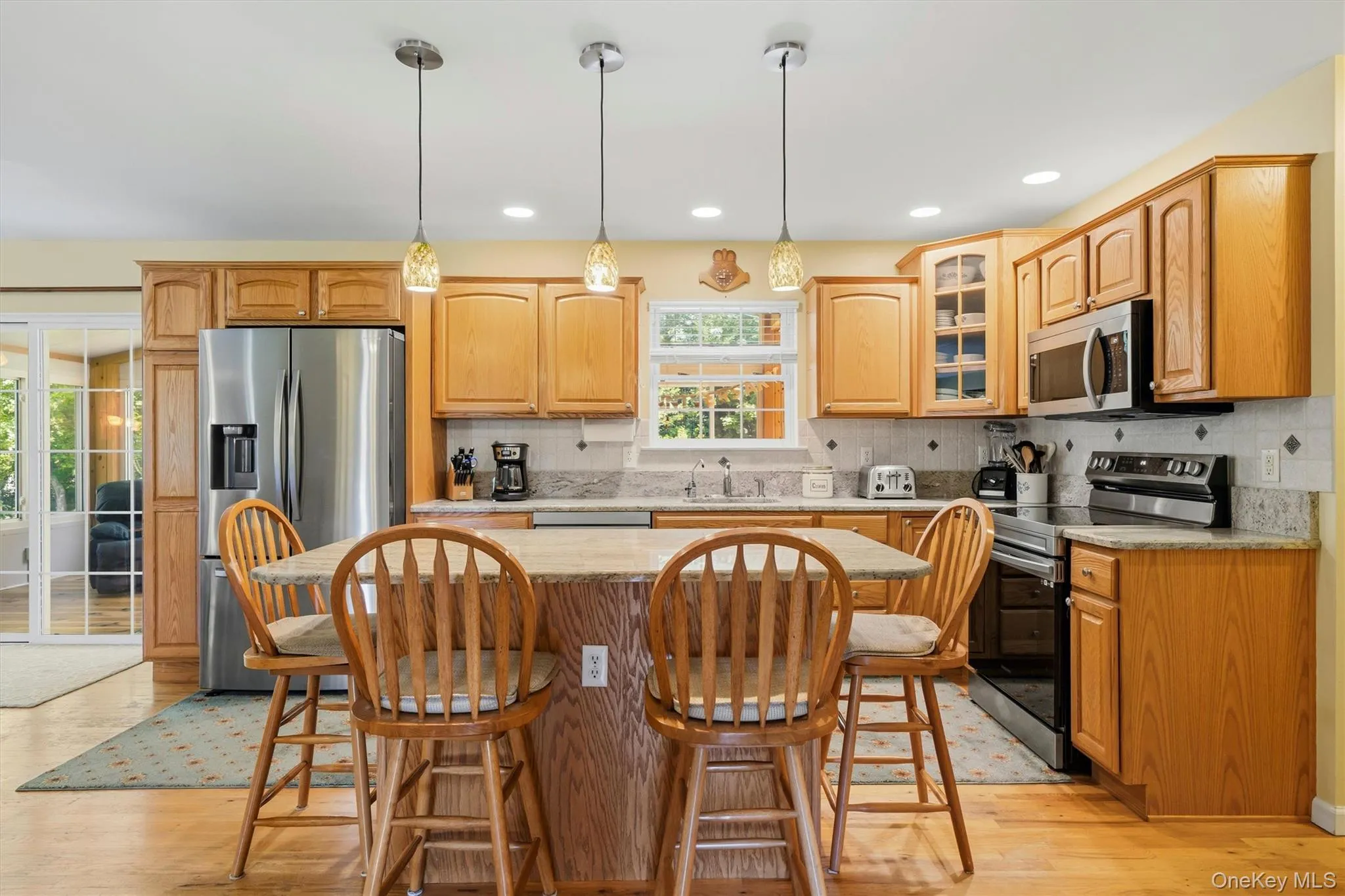 Full view of kitchen. Full view of kitchen.