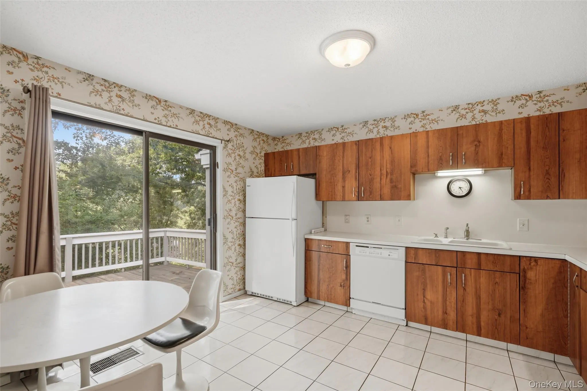 Eat-in kitchen with sliders out to backyard deck. Eat-in kitchen with sliders out to backyard deck.