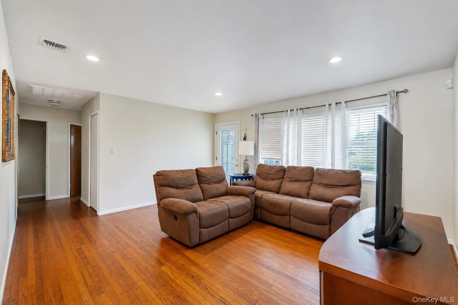 437 Commack Road, Islip, NY, 3 Bedrooms Bedrooms, 7 Rooms Rooms,1 BathroomBathrooms,Residential,For Rent,Commack,0,1026573 437 Commack Road, Islip, NY, 3 Bedrooms Bedrooms, 7 Rooms Rooms,1 BathroomBathrooms,Residential,For Rent,Commack,0,1026573