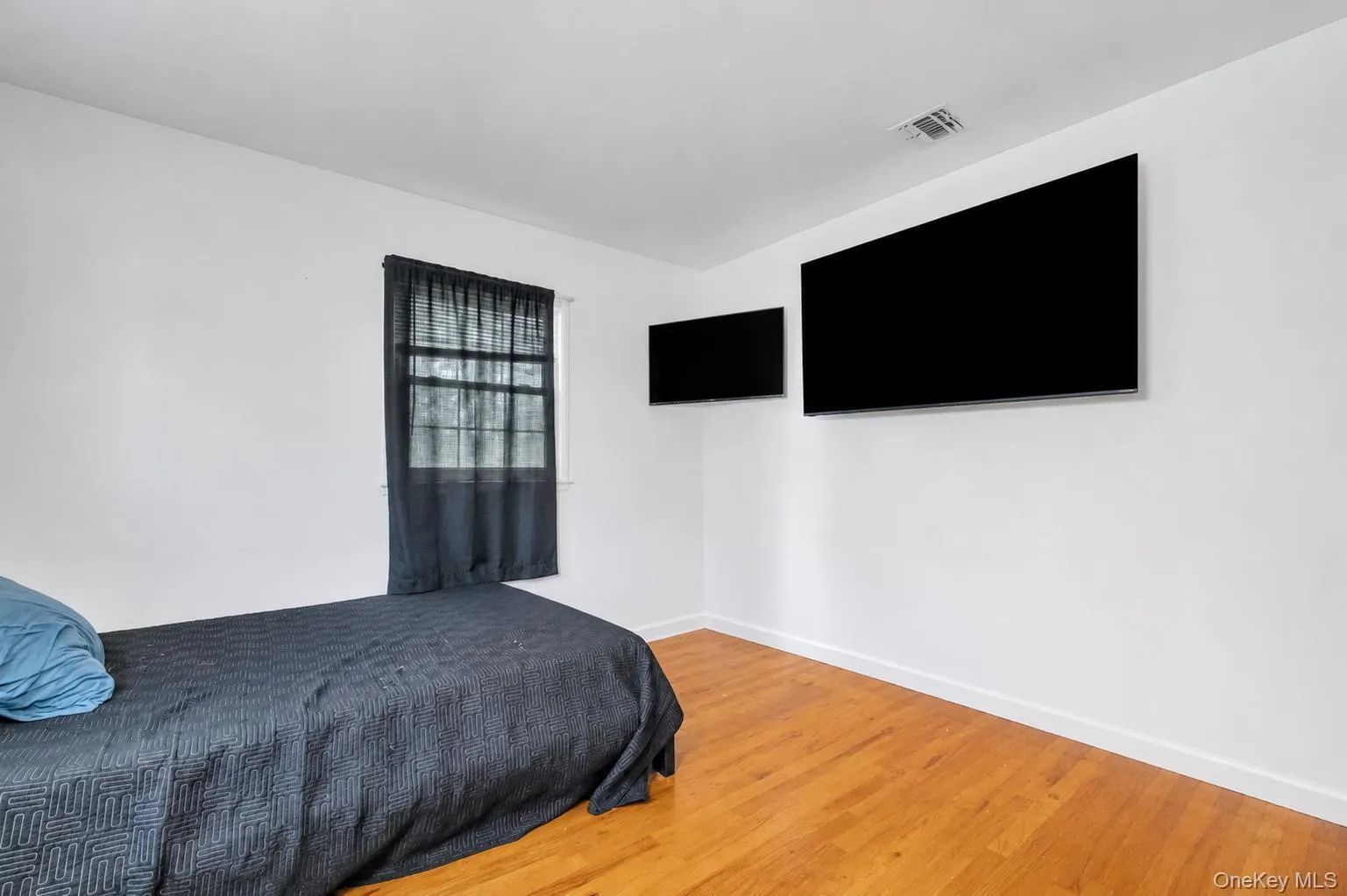 437 Commack Road, Islip, NY, 3 Bedrooms Bedrooms, 7 Rooms Rooms,1 BathroomBathrooms,Residential,For Rent,Commack,0,1026573 437 Commack Road, Islip, NY, 3 Bedrooms Bedrooms, 7 Rooms Rooms,1 BathroomBathrooms,Residential,For Rent,Commack,0,1026573