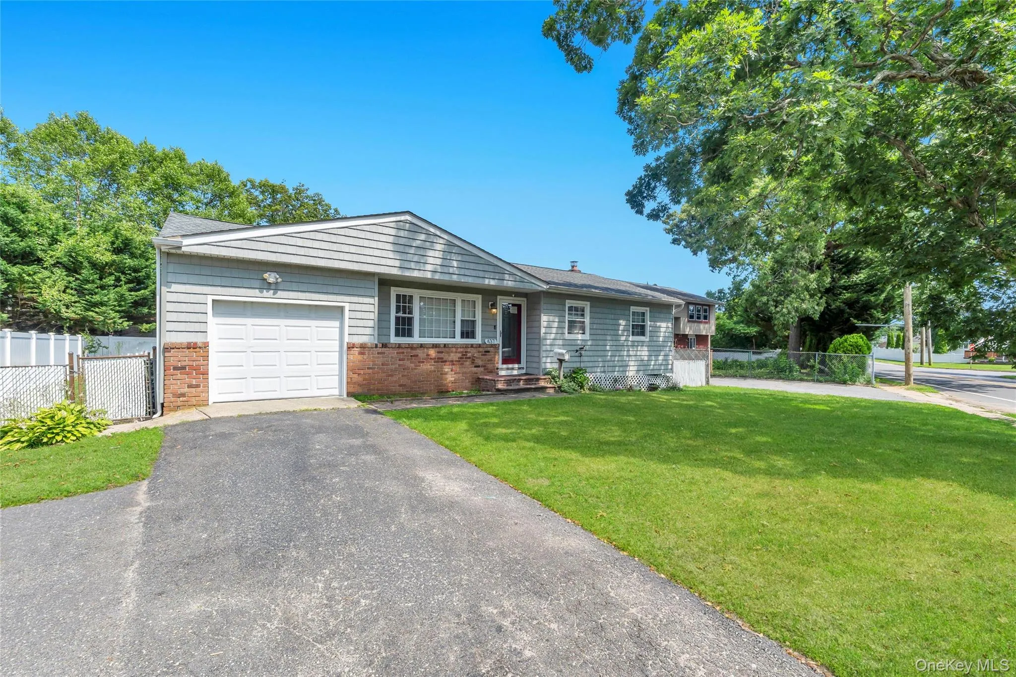 437 Commack Road, Islip, NY, 3 Bedrooms Bedrooms, 7 Rooms Rooms,1 BathroomBathrooms,Residential,For Rent,Commack,0,1026573 437 Commack Road, Islip, NY, 3 Bedrooms Bedrooms, 7 Rooms Rooms,1 BathroomBathrooms,Residential,For Rent,Commack,0,1026573