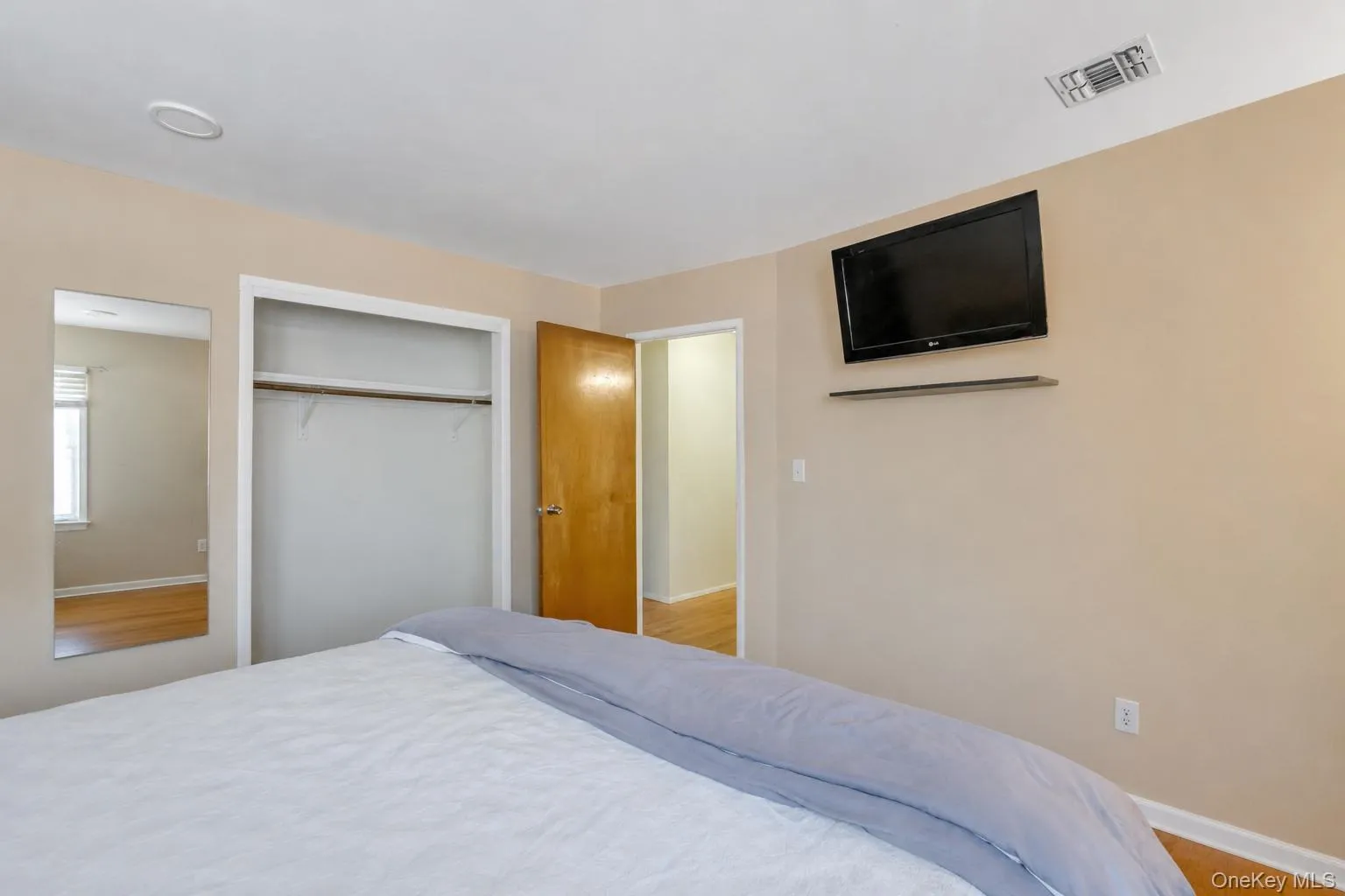 437 Commack Road, Islip, NY, 3 Bedrooms Bedrooms, 7 Rooms Rooms,1 BathroomBathrooms,Residential,For Rent,Commack,0,1026573 437 Commack Road, Islip, NY, 3 Bedrooms Bedrooms, 7 Rooms Rooms,1 BathroomBathrooms,Residential,For Rent,Commack,0,1026573