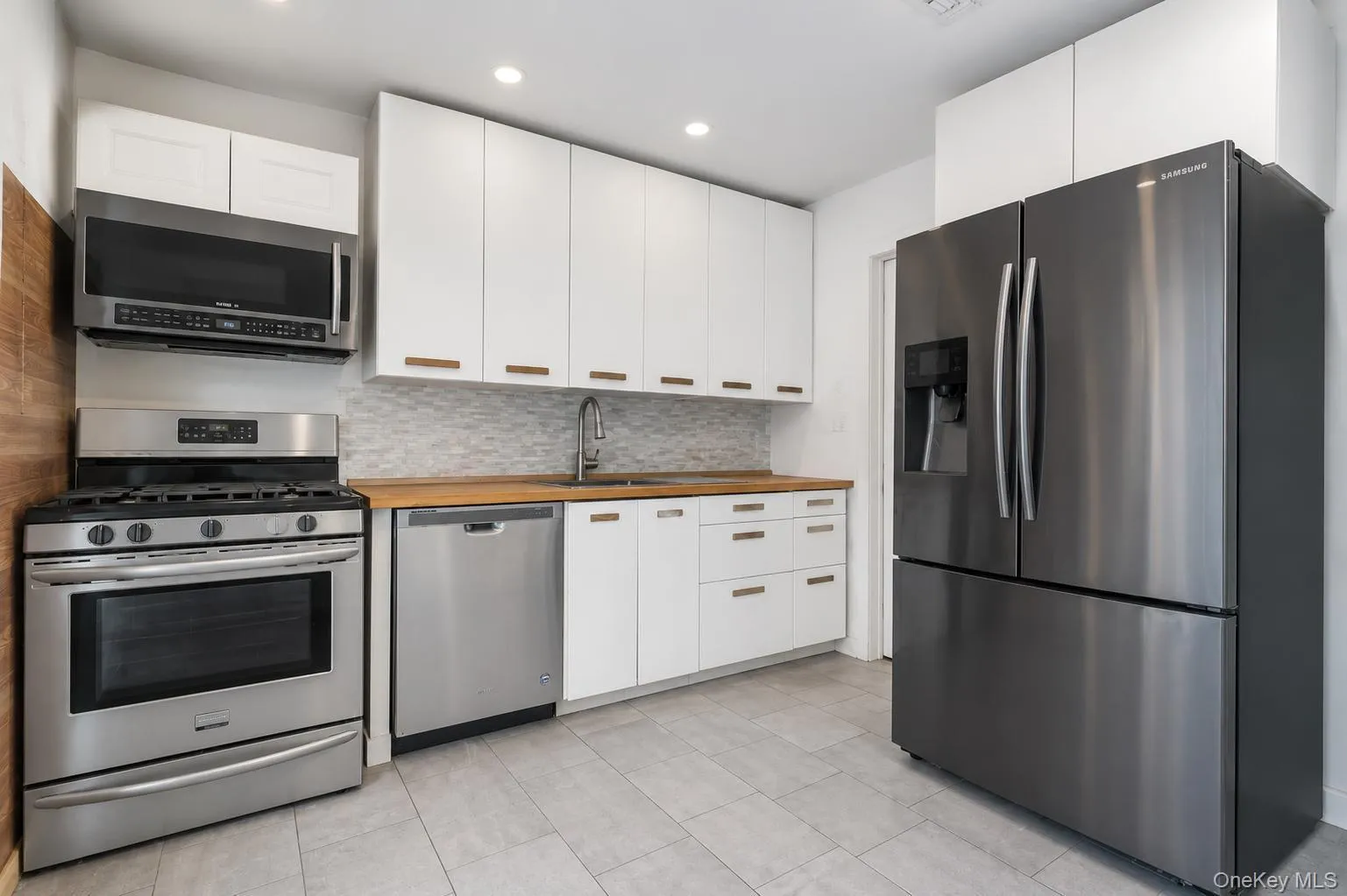 437 Commack Road, Islip, NY, 3 Bedrooms Bedrooms, 7 Rooms Rooms,1 BathroomBathrooms,Residential,For Rent,Commack,0,1026573 437 Commack Road, Islip, NY, 3 Bedrooms Bedrooms, 7 Rooms Rooms,1 BathroomBathrooms,Residential,For Rent,Commack,0,1026573