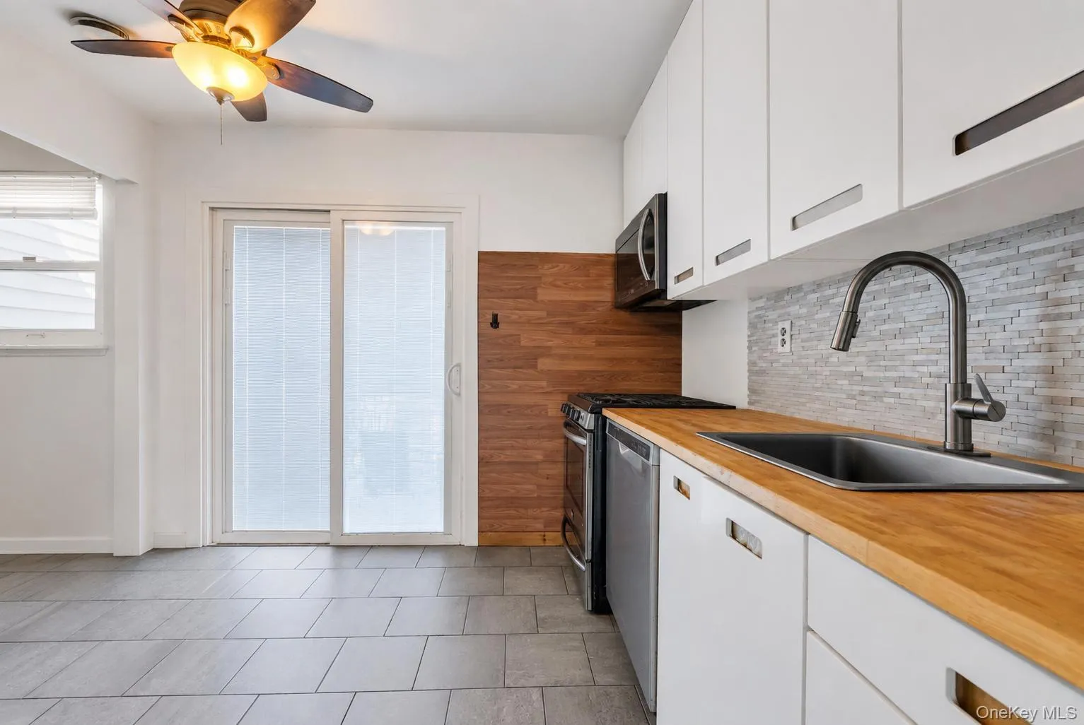 437 Commack Road, Islip, NY, 3 Bedrooms Bedrooms, 7 Rooms Rooms,1 BathroomBathrooms,Residential,For Rent,Commack,0,1026573 437 Commack Road, Islip, NY, 3 Bedrooms Bedrooms, 7 Rooms Rooms,1 BathroomBathrooms,Residential,For Rent,Commack,0,1026573