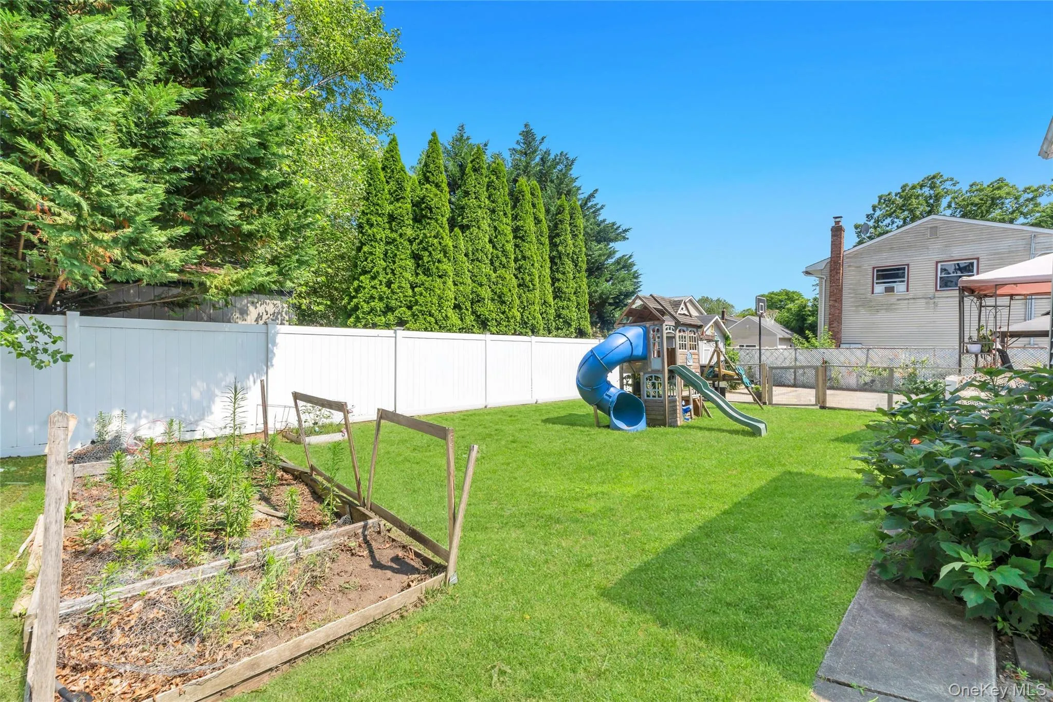 437 Commack Road, Islip, NY, 3 Bedrooms Bedrooms, 7 Rooms Rooms,1 BathroomBathrooms,Residential,For Rent,Commack,0,1026573 437 Commack Road, Islip, NY, 3 Bedrooms Bedrooms, 7 Rooms Rooms,1 BathroomBathrooms,Residential,For Rent,Commack,0,1026573