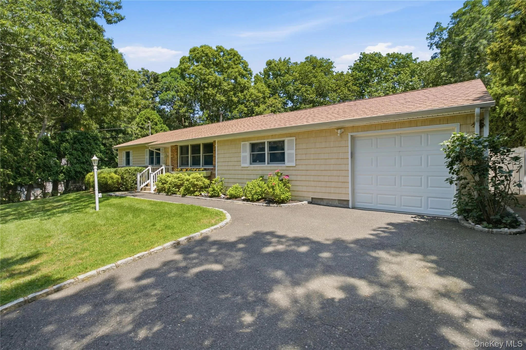 5 Columbine Avenue, Southampton, NY, 3 Bedrooms Bedrooms, 9 Rooms Rooms,1 BathroomBathrooms,Residential,For Rent,Columbine,0,1026582 5 Columbine Avenue, Southampton, NY, 3 Bedrooms Bedrooms, 9 Rooms Rooms,1 BathroomBathrooms,Residential,For Rent,Columbine,0,1026582