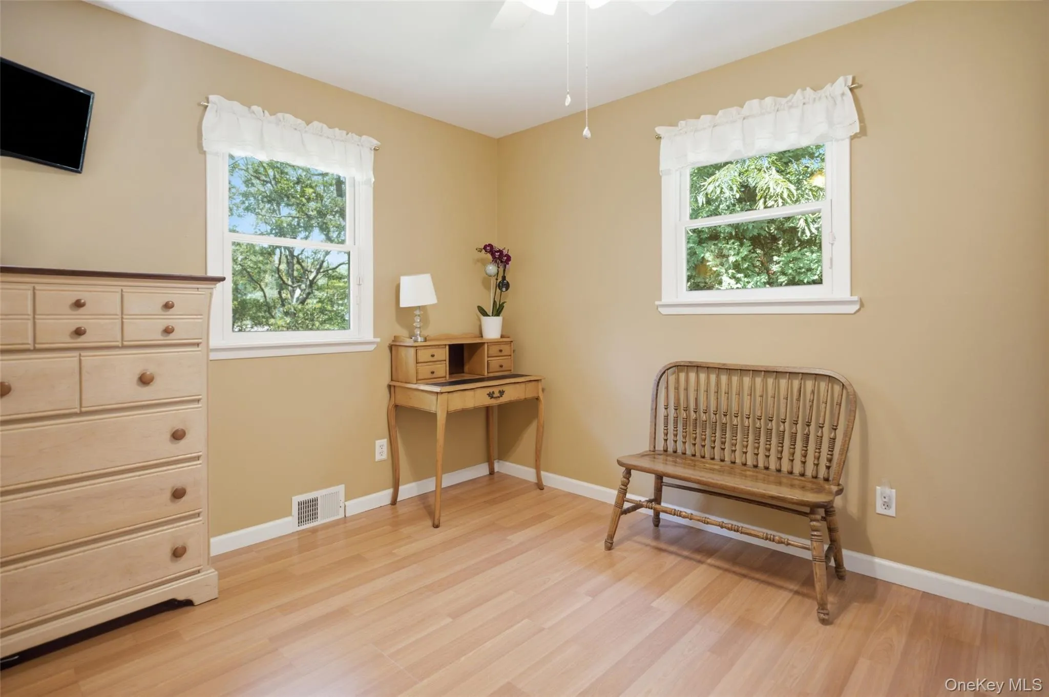 5 Columbine Avenue, Southampton, NY, 3 Bedrooms Bedrooms, 9 Rooms Rooms,1 BathroomBathrooms,Residential,For Rent,Columbine,0,1026582 5 Columbine Avenue, Southampton, NY, 3 Bedrooms Bedrooms, 9 Rooms Rooms,1 BathroomBathrooms,Residential,For Rent,Columbine,0,1026582