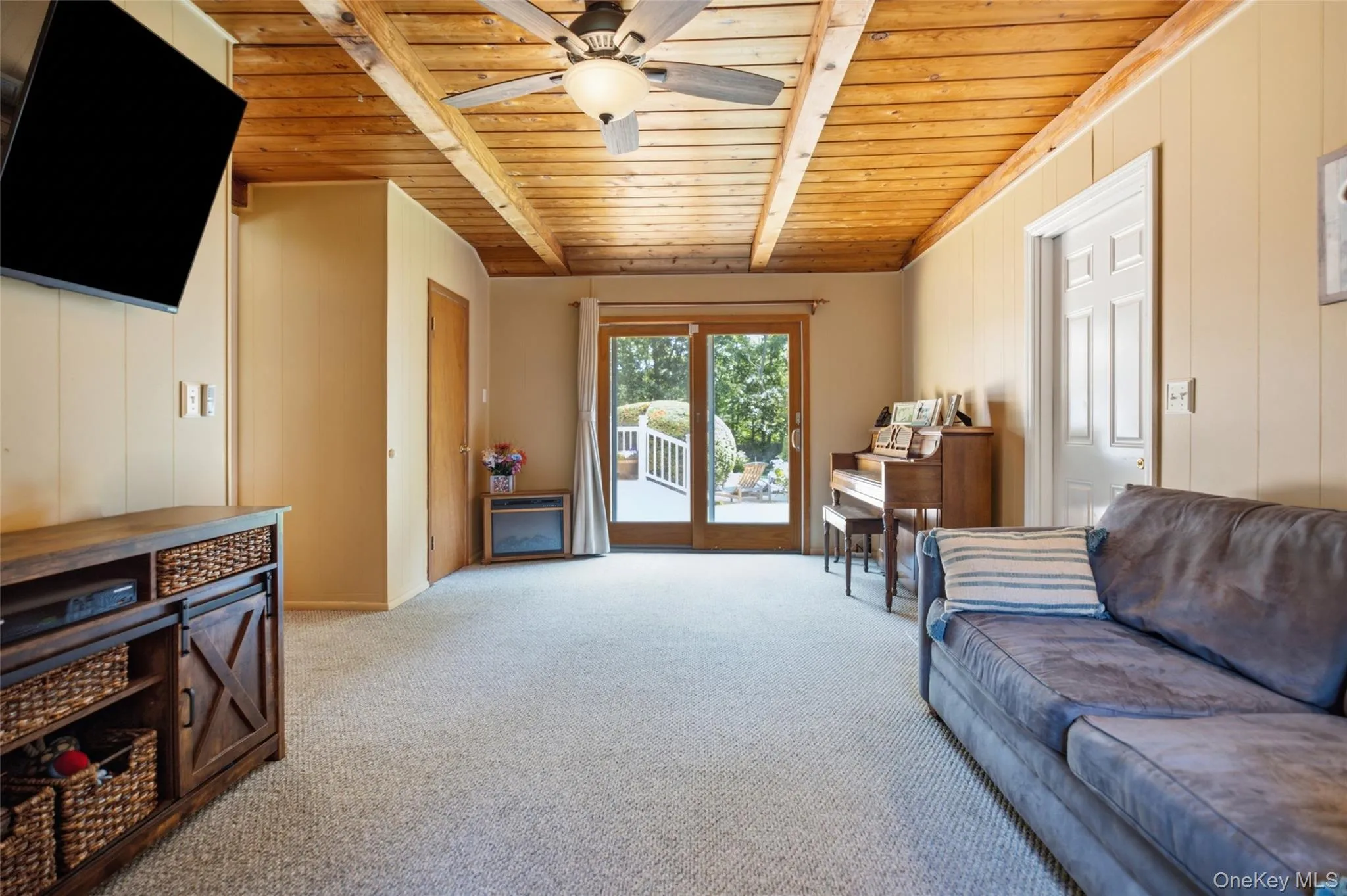 5 Columbine Avenue, Southampton, NY, 3 Bedrooms Bedrooms, 9 Rooms Rooms,1 BathroomBathrooms,Residential,For Rent,Columbine,0,1026582 5 Columbine Avenue, Southampton, NY, 3 Bedrooms Bedrooms, 9 Rooms Rooms,1 BathroomBathrooms,Residential,For Rent,Columbine,0,1026582