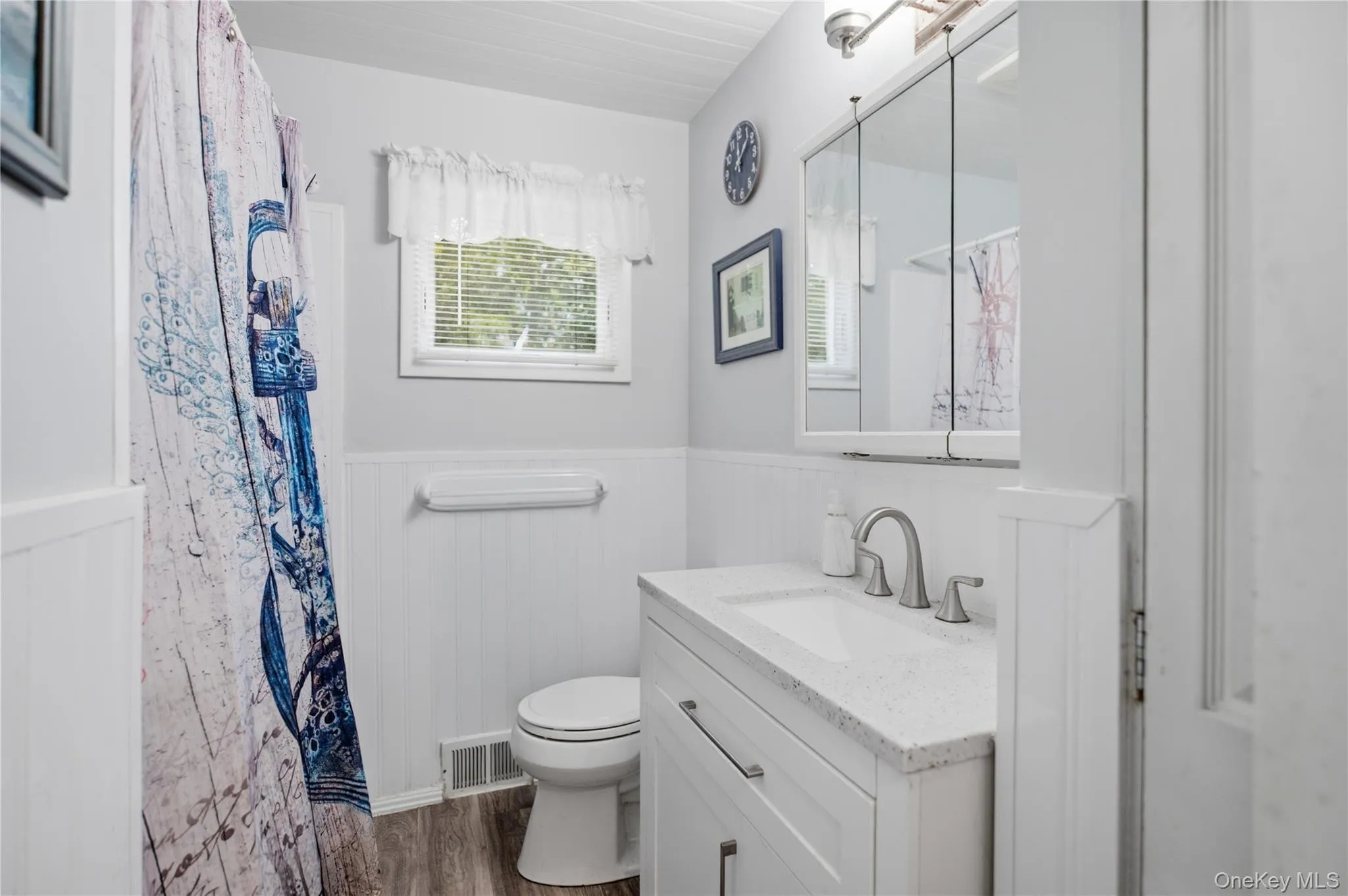 5 Columbine Avenue, Southampton, NY, 3 Bedrooms Bedrooms, 9 Rooms Rooms,1 BathroomBathrooms,Residential,For Rent,Columbine,0,1026582 5 Columbine Avenue, Southampton, NY, 3 Bedrooms Bedrooms, 9 Rooms Rooms,1 BathroomBathrooms,Residential,For Rent,Columbine,0,1026582