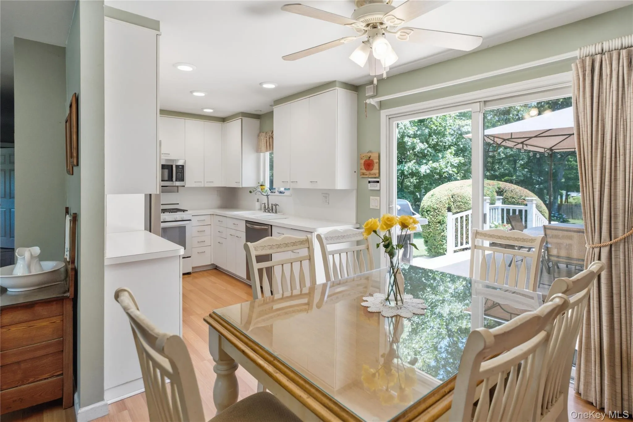 5 Columbine Avenue, Southampton, NY, 3 Bedrooms Bedrooms, 9 Rooms Rooms,1 BathroomBathrooms,Residential,For Rent,Columbine,0,1026582 5 Columbine Avenue, Southampton, NY, 3 Bedrooms Bedrooms, 9 Rooms Rooms,1 BathroomBathrooms,Residential,For Rent,Columbine,0,1026582