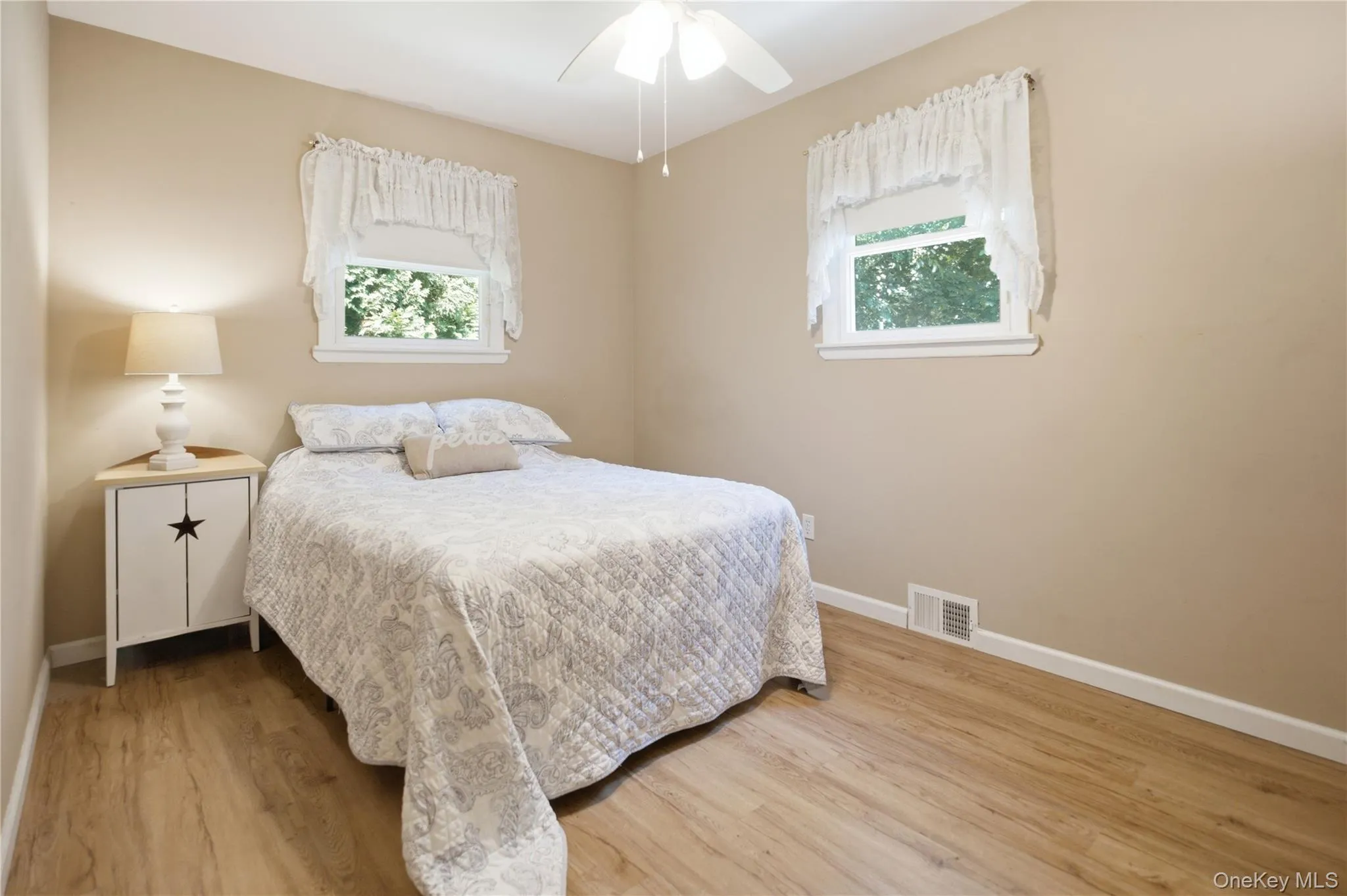 5 Columbine Avenue, Southampton, NY, 3 Bedrooms Bedrooms, 9 Rooms Rooms,1 BathroomBathrooms,Residential,For Rent,Columbine,0,1026582 5 Columbine Avenue, Southampton, NY, 3 Bedrooms Bedrooms, 9 Rooms Rooms,1 BathroomBathrooms,Residential,For Rent,Columbine,0,1026582