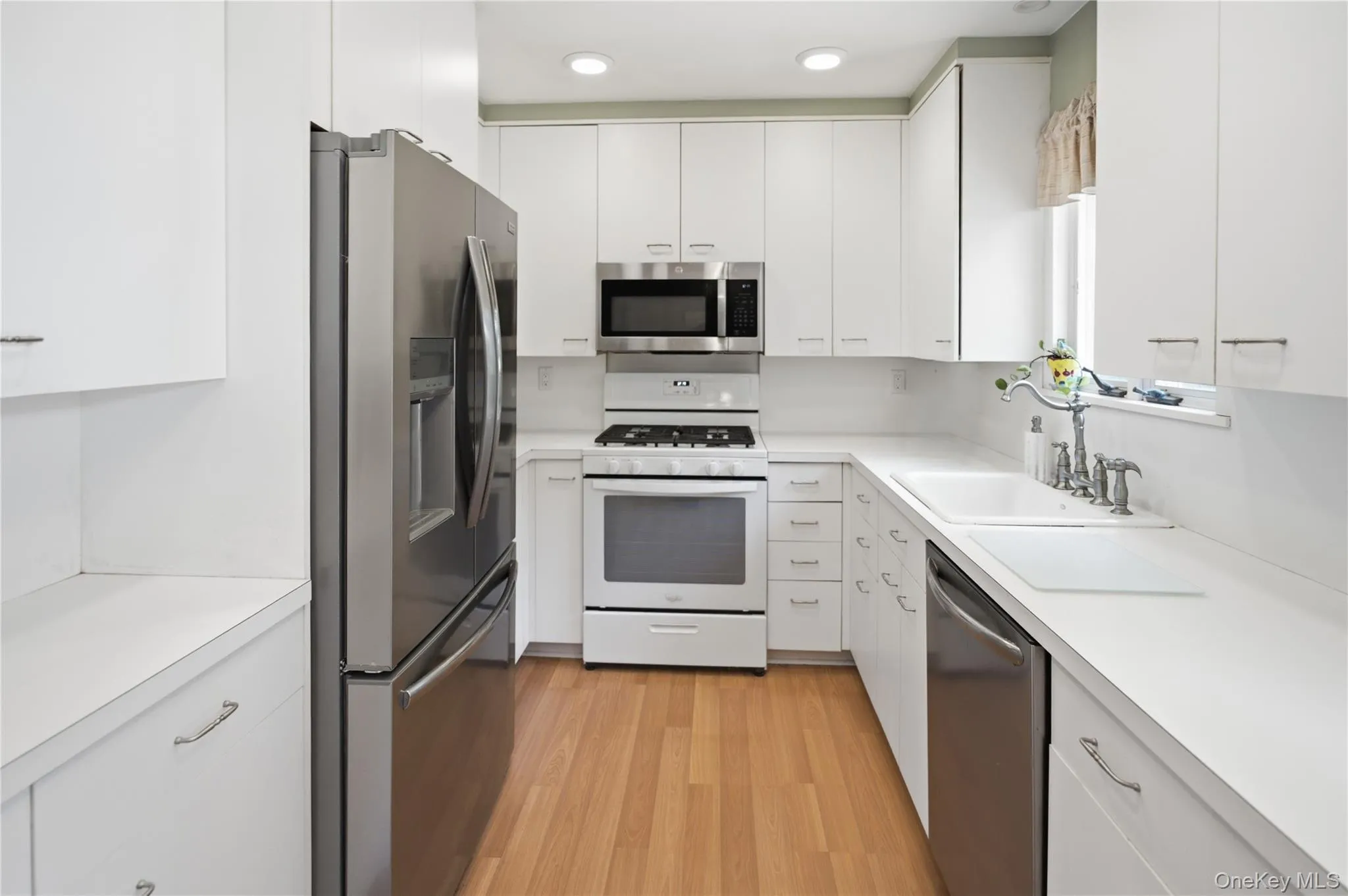 5 Columbine Avenue, Southampton, NY, 3 Bedrooms Bedrooms, 9 Rooms Rooms,1 BathroomBathrooms,Residential,For Rent,Columbine,0,1026582 5 Columbine Avenue, Southampton, NY, 3 Bedrooms Bedrooms, 9 Rooms Rooms,1 BathroomBathrooms,Residential,For Rent,Columbine,0,1026582