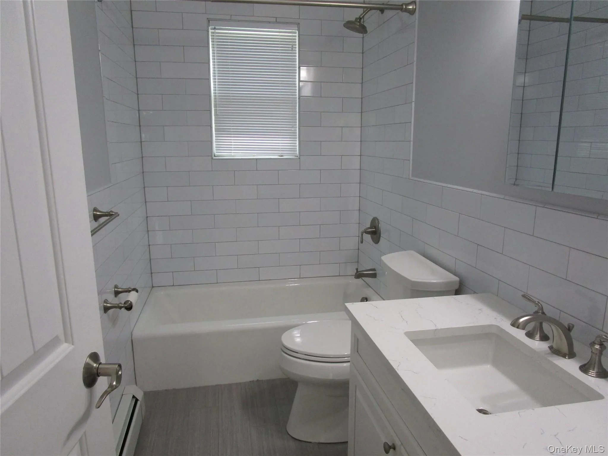 Main Bathroom Main Bathroom
