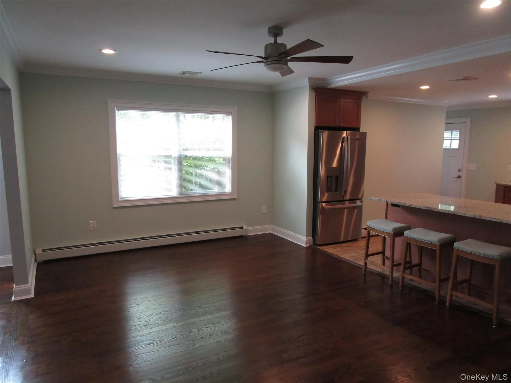 Generous size dining room will fit furniture nicely! Generous size dining room will fit furniture nicely!