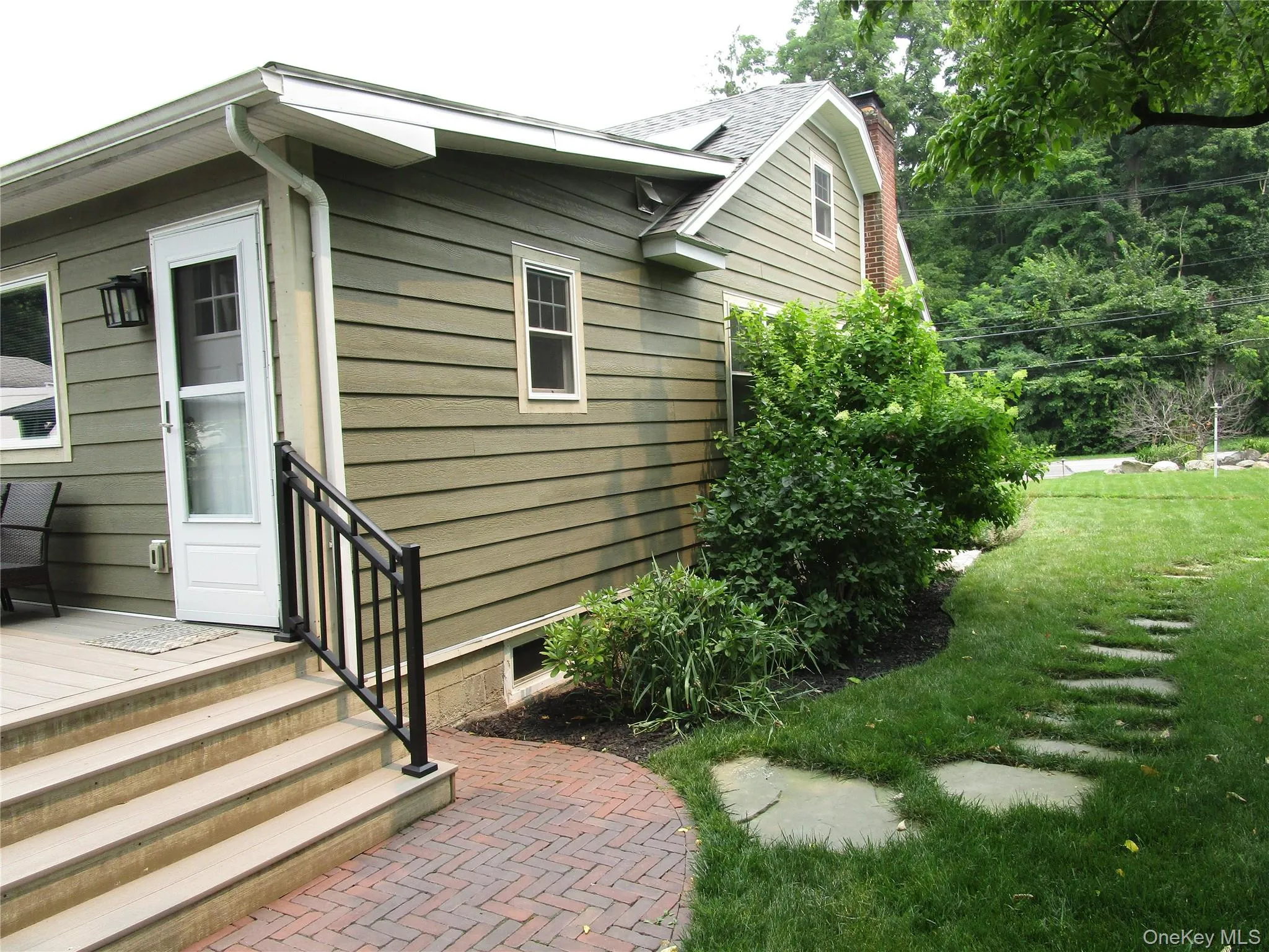 side yard leading to patio side yard leading to patio