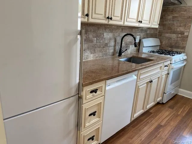 72-59 Little Neck Parkway, New York, NY, 3 Bedrooms Bedrooms, 5 Rooms Rooms,1 BathroomBathrooms,Residential,For Rent,Little Neck,0,1026603 72-59 Little Neck Parkway, New York, NY, 3 Bedrooms Bedrooms, 5 Rooms Rooms,1 BathroomBathrooms,Residential,For Rent,Little Neck,0,1026603