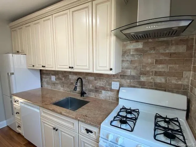 72-59 Little Neck Parkway, New York, NY, 3 Bedrooms Bedrooms, 5 Rooms Rooms,1 BathroomBathrooms,Residential,For Rent,Little Neck,0,1026603 72-59 Little Neck Parkway, New York, NY, 3 Bedrooms Bedrooms, 5 Rooms Rooms,1 BathroomBathrooms,Residential,For Rent,Little Neck,0,1026603