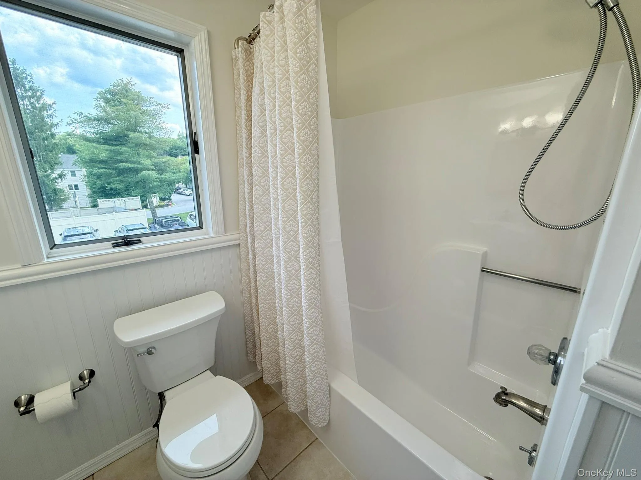 The bathroom is fresh and airy featuring a window that brings in natural light and offers a pleasant outdoor view. The bathroom is fresh and airy featuring a window that brings in natural light and offers a pleasant outdoor view.