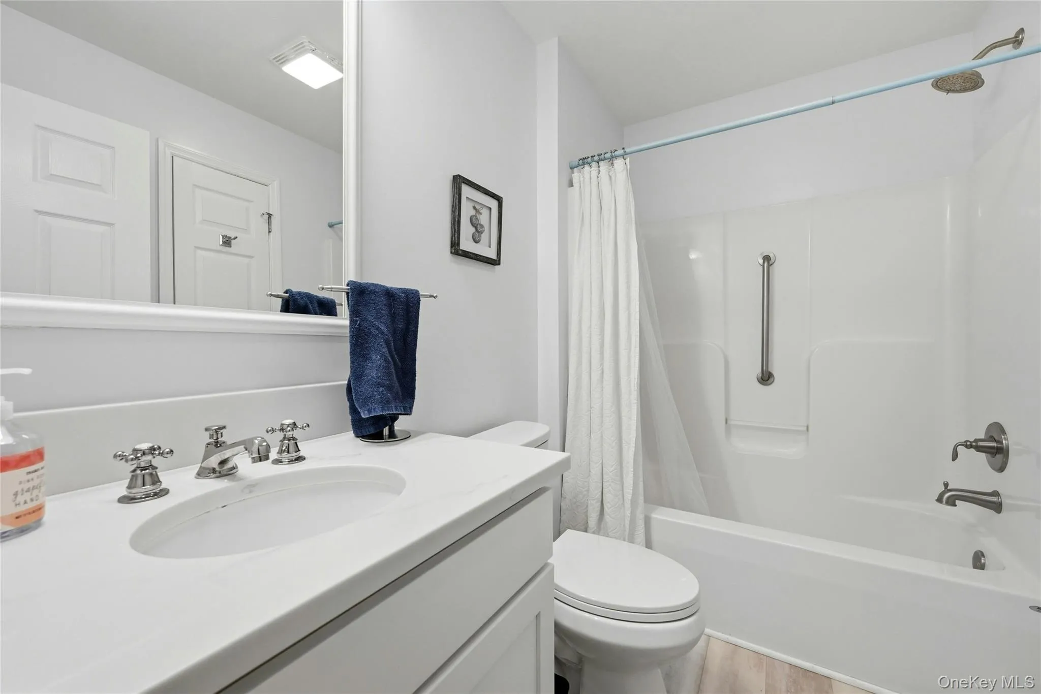 1407 Middle Road, Riverhead, NY, 2 Bedrooms Bedrooms, 5 Rooms Rooms,2 BathroomsBathrooms,Residential,For Rent,Middle,0,1026622 1407 Middle Road, Riverhead, NY, 2 Bedrooms Bedrooms, 5 Rooms Rooms,2 BathroomsBathrooms,Residential,For Rent,Middle,0,1026622