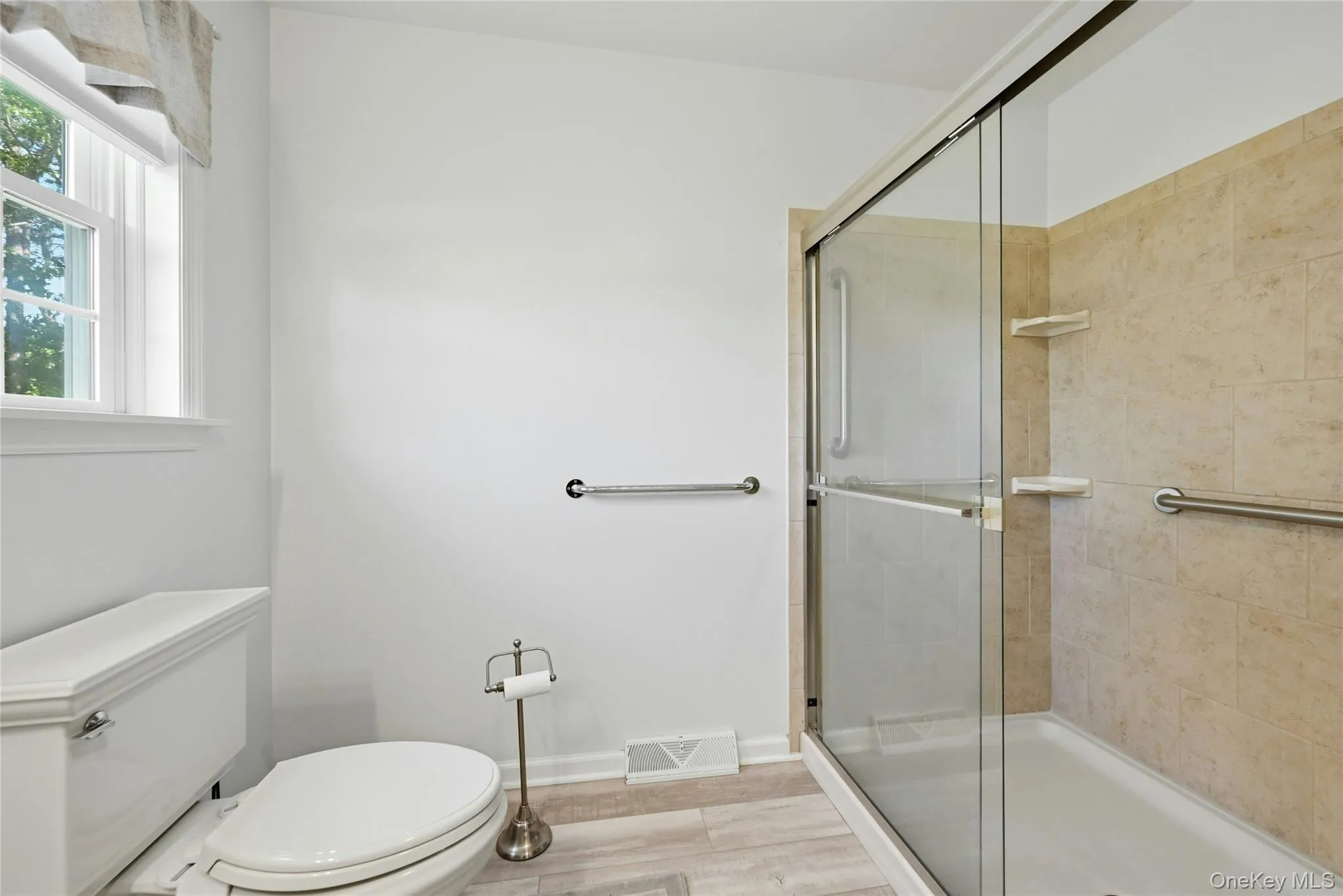 1407 Middle Road, Riverhead, NY, 2 Bedrooms Bedrooms, 5 Rooms Rooms,2 BathroomsBathrooms,Residential,For Rent,Middle,0,1026622 1407 Middle Road, Riverhead, NY, 2 Bedrooms Bedrooms, 5 Rooms Rooms,2 BathroomsBathrooms,Residential,For Rent,Middle,0,1026622