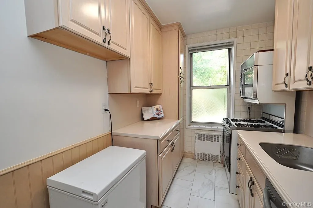 491 Riverdale Avenue, Yonkers, NY, 3 Bedrooms Bedrooms, 6 Rooms Rooms,1 BathroomBathrooms,Residential,For Rent,Riverdale,0,1026626 491 Riverdale Avenue, Yonkers, NY, 3 Bedrooms Bedrooms, 6 Rooms Rooms,1 BathroomBathrooms,Residential,For Rent,Riverdale,0,1026626