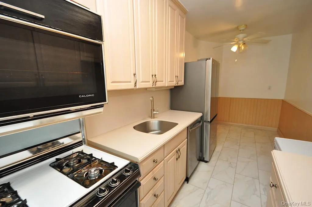 491 Riverdale Avenue, Yonkers, NY, 3 Bedrooms Bedrooms, 6 Rooms Rooms,1 BathroomBathrooms,Residential,For Rent,Riverdale,0,1026626 491 Riverdale Avenue, Yonkers, NY, 3 Bedrooms Bedrooms, 6 Rooms Rooms,1 BathroomBathrooms,Residential,For Rent,Riverdale,0,1026626