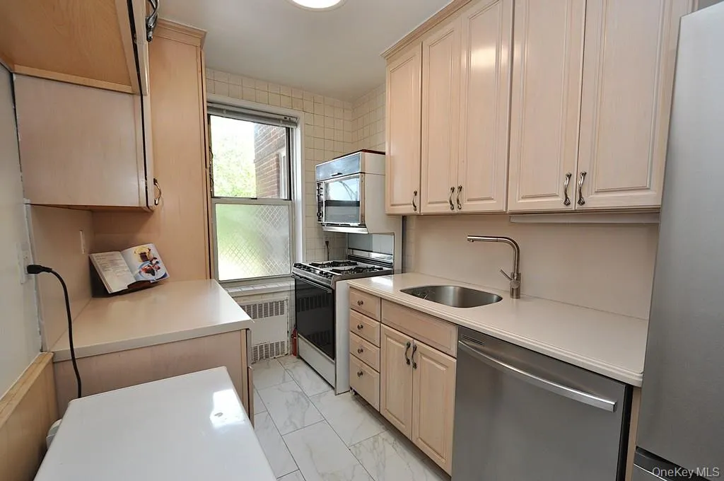 491 Riverdale Avenue, Yonkers, NY, 3 Bedrooms Bedrooms, 6 Rooms Rooms,1 BathroomBathrooms,Residential,For Rent,Riverdale,0,1026626 491 Riverdale Avenue, Yonkers, NY, 3 Bedrooms Bedrooms, 6 Rooms Rooms,1 BathroomBathrooms,Residential,For Rent,Riverdale,0,1026626