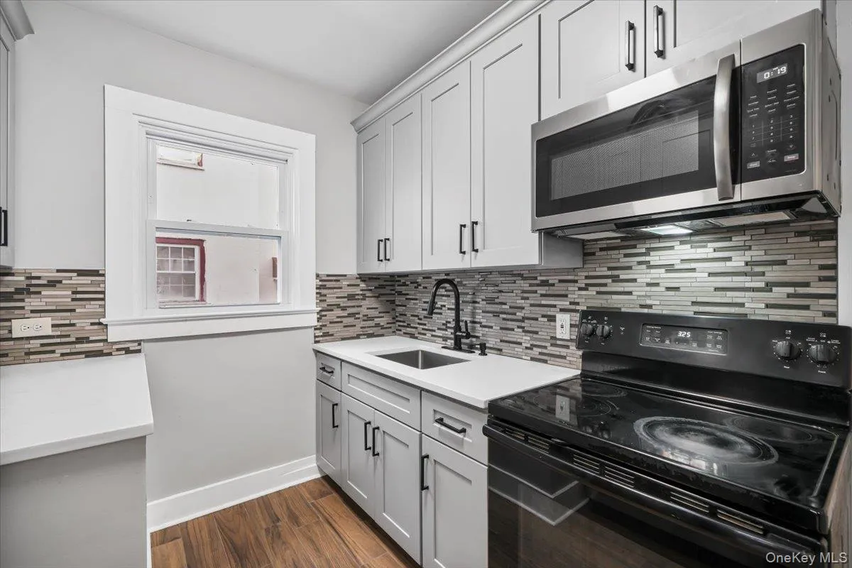 29 15th Avenue, Mount Vernon, NY, 2 Bedrooms Bedrooms, 4 Rooms Rooms,1 BathroomBathrooms,Residential Lease,For Rent,15th,0,1026627 29 15th Avenue, Mount Vernon, NY, 2 Bedrooms Bedrooms, 4 Rooms Rooms,1 BathroomBathrooms,Residential Lease,For Rent,15th,0,1026627