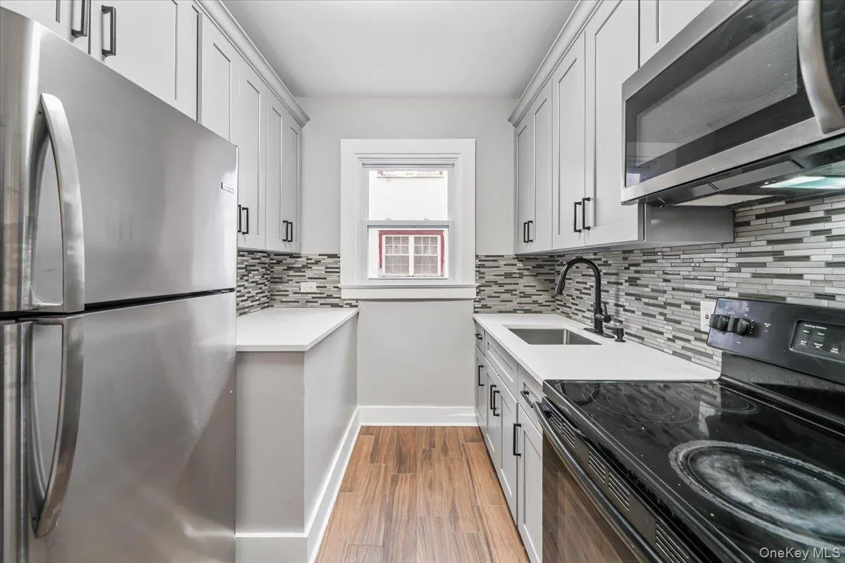 29 15th Avenue, Mount Vernon, NY, 2 Bedrooms Bedrooms, 4 Rooms Rooms,1 BathroomBathrooms,Residential Lease,For Rent,15th,0,1026627 29 15th Avenue, Mount Vernon, NY, 2 Bedrooms Bedrooms, 4 Rooms Rooms,1 BathroomBathrooms,Residential Lease,For Rent,15th,0,1026627
