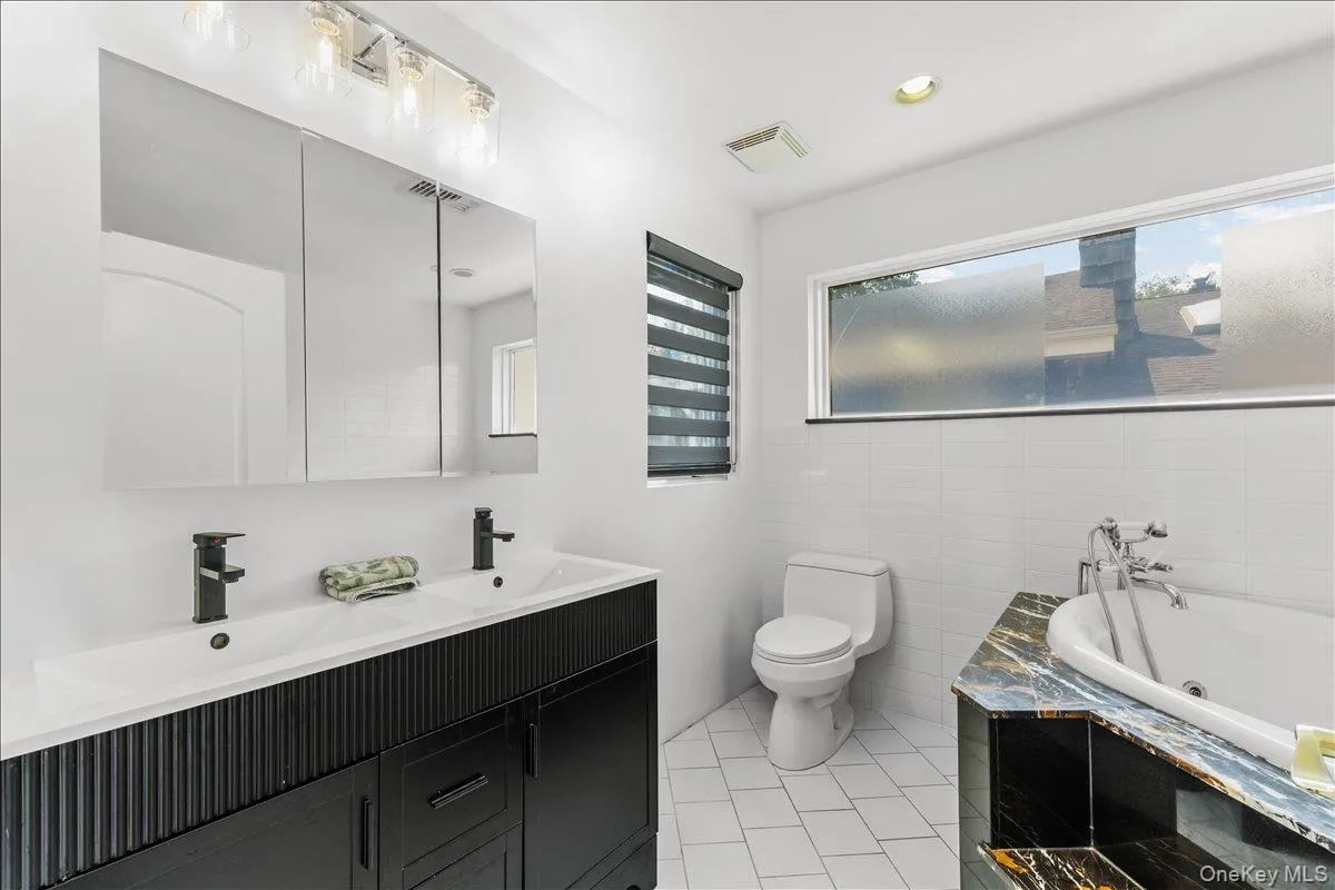 11A Forest Lane, North Hempstead, NY, 6 Bedrooms Bedrooms, 10 Rooms Rooms,3 BathroomsBathrooms,Residential,For Rent,Forest,0,1026632 11A Forest Lane, North Hempstead, NY, 6 Bedrooms Bedrooms, 10 Rooms Rooms,3 BathroomsBathrooms,Residential,For Rent,Forest,0,1026632