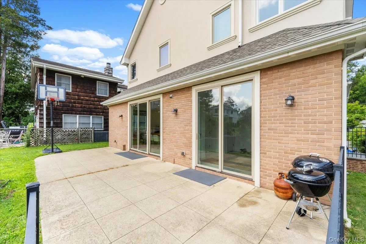 11A Forest Lane, North Hempstead, NY, 6 Bedrooms Bedrooms, 10 Rooms Rooms,3 BathroomsBathrooms,Residential,For Rent,Forest,0,1026632 11A Forest Lane, North Hempstead, NY, 6 Bedrooms Bedrooms, 10 Rooms Rooms,3 BathroomsBathrooms,Residential,For Rent,Forest,0,1026632