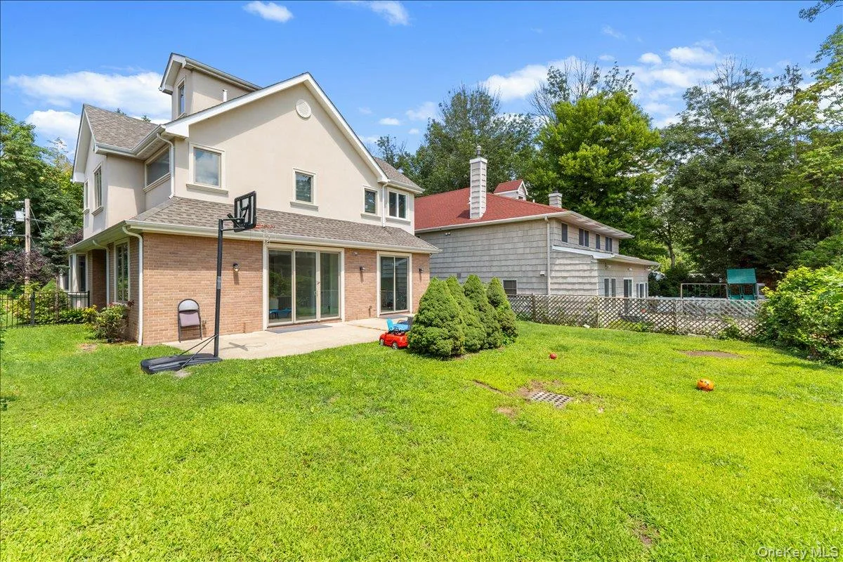 11A Forest Lane, North Hempstead, NY, 6 Bedrooms Bedrooms, 10 Rooms Rooms,3 BathroomsBathrooms,Residential,For Rent,Forest,0,1026632 11A Forest Lane, North Hempstead, NY, 6 Bedrooms Bedrooms, 10 Rooms Rooms,3 BathroomsBathrooms,Residential,For Rent,Forest,0,1026632