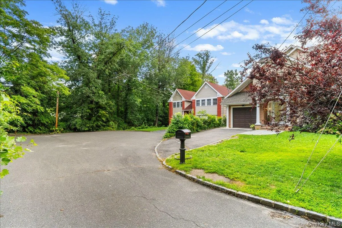 11A Forest Lane, North Hempstead, NY, 6 Bedrooms Bedrooms, 10 Rooms Rooms,3 BathroomsBathrooms,Residential,For Rent,Forest,0,1026632 11A Forest Lane, North Hempstead, NY, 6 Bedrooms Bedrooms, 10 Rooms Rooms,3 BathroomsBathrooms,Residential,For Rent,Forest,0,1026632