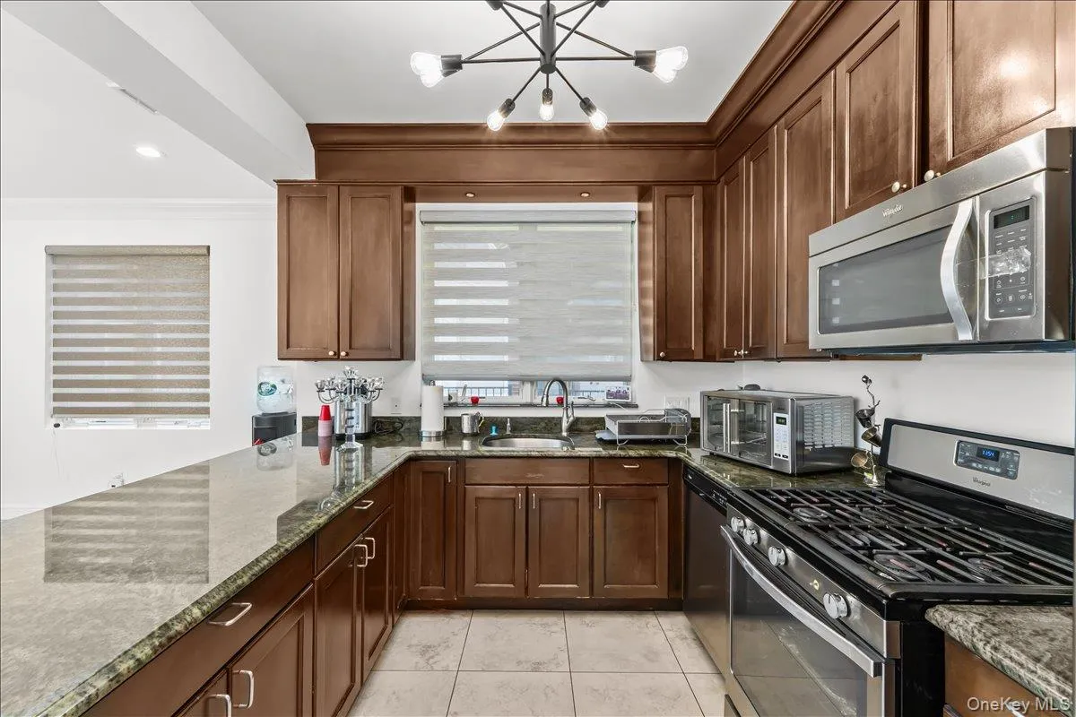 11A Forest Lane, North Hempstead, NY, 6 Bedrooms Bedrooms, 10 Rooms Rooms,3 BathroomsBathrooms,Residential,For Rent,Forest,0,1026632 11A Forest Lane, North Hempstead, NY, 6 Bedrooms Bedrooms, 10 Rooms Rooms,3 BathroomsBathrooms,Residential,For Rent,Forest,0,1026632