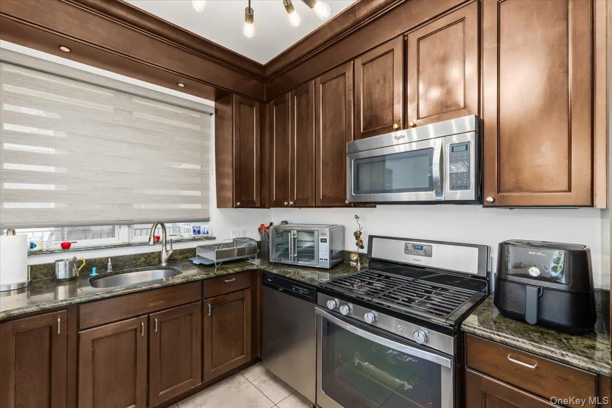 11A Forest Lane, North Hempstead, NY, 6 Bedrooms Bedrooms, 10 Rooms Rooms,3 BathroomsBathrooms,Residential,For Rent,Forest,0,1026632 11A Forest Lane, North Hempstead, NY, 6 Bedrooms Bedrooms, 10 Rooms Rooms,3 BathroomsBathrooms,Residential,For Rent,Forest,0,1026632