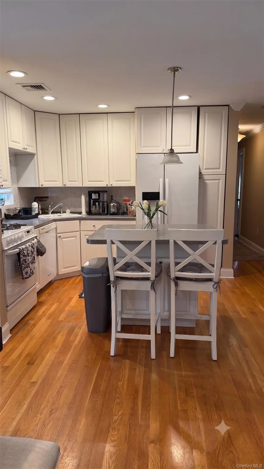 914 Annette Drive, Hempstead, NY, 3 Bedrooms Bedrooms, 5 Rooms Rooms,1 BathroomBathrooms,Residential Lease,For Rent,Annette,0,1026637 914 Annette Drive, Hempstead, NY, 3 Bedrooms Bedrooms, 5 Rooms Rooms,1 BathroomBathrooms,Residential Lease,For Rent,Annette,0,1026637